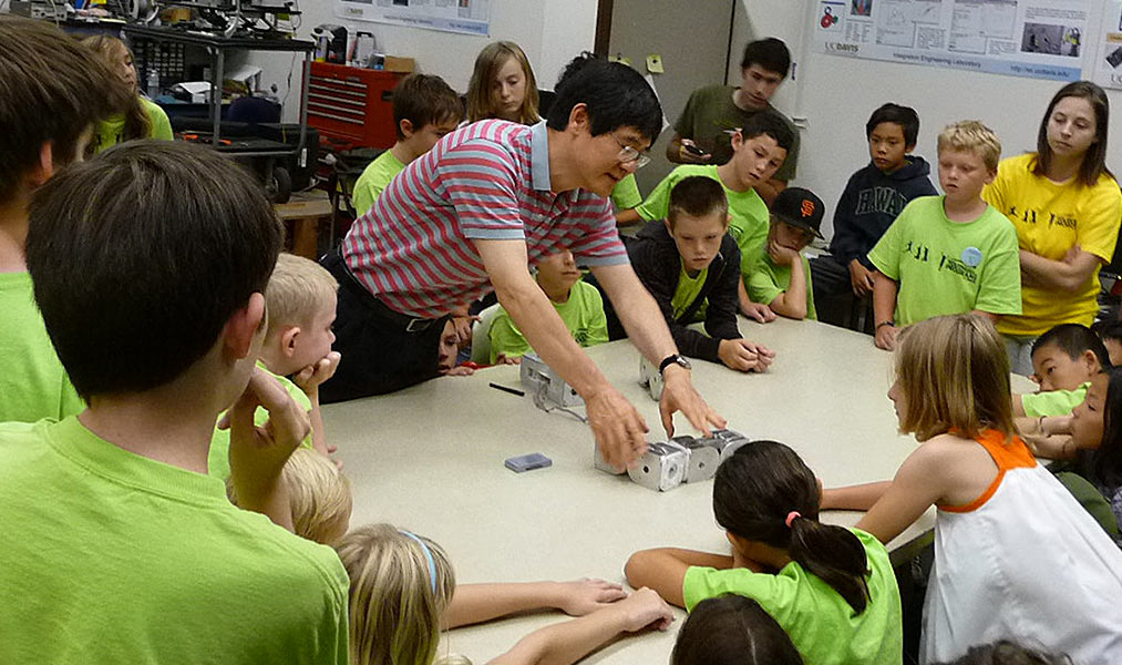 Harry Cheng uses robots to teach school children computing, math and algebra in a fresh, engaging way. 